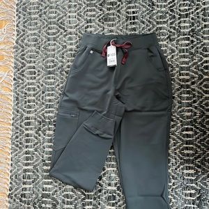 HW Zamora jogger scrubs bonsai